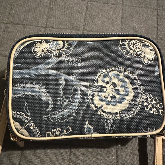 Spartina 449 Beryl Crossbody Oyster Factory - Picture 8 of 8